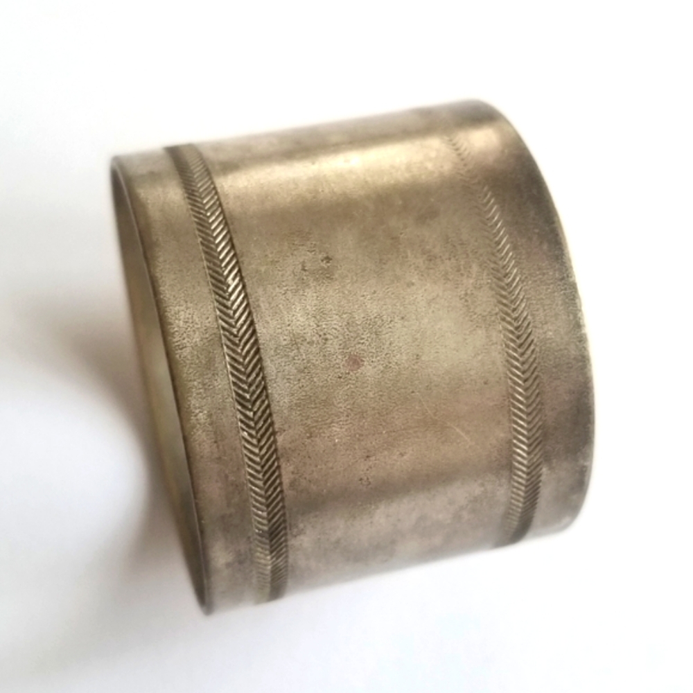 Vintage napkin ring silver tone chevron stripe engraving